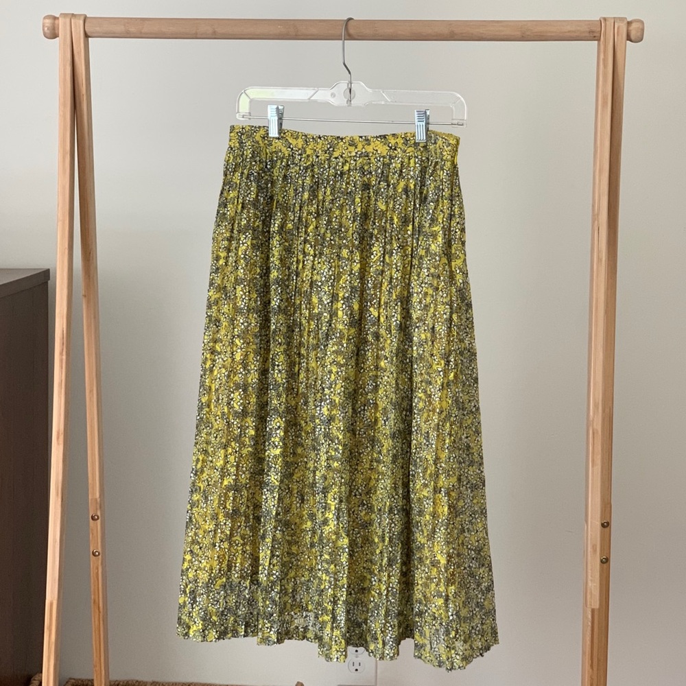 Floral skirt 🌸 who what wear